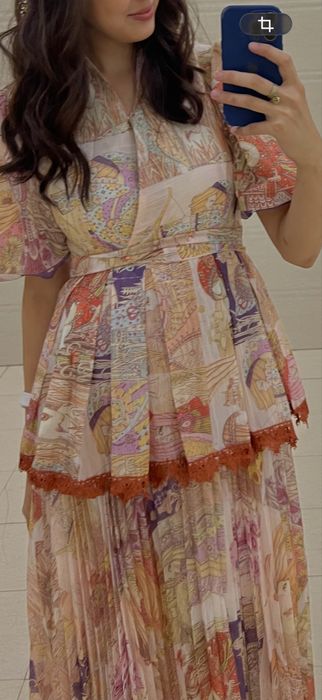 Платье продвается в отл состояние