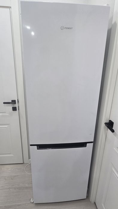 Холодильник Indesit