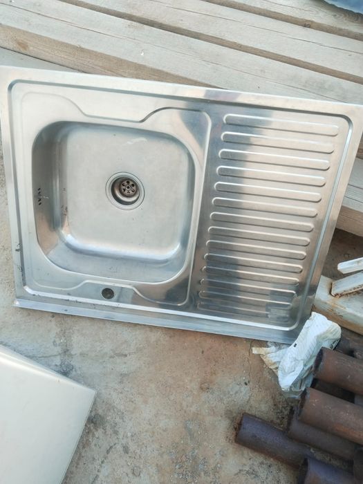 Умывальник, холодильник