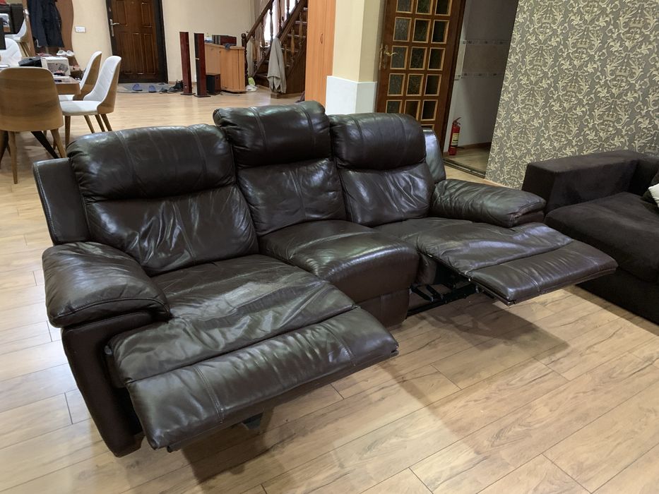 Кожаный диван. Раскладывающийся