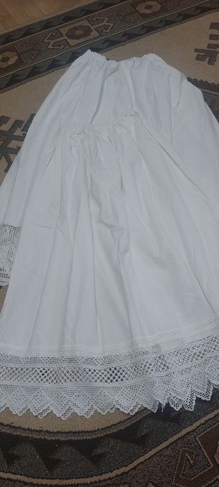 Poale costum popular