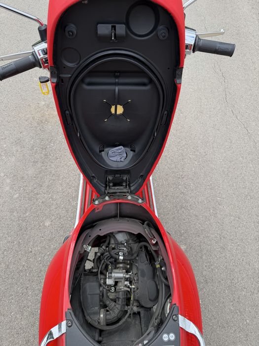 Vespa Primavera Product Red 2021 50cc