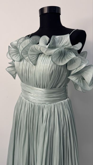 Rochie midi cu detaliu volant NOUA cu etichetă