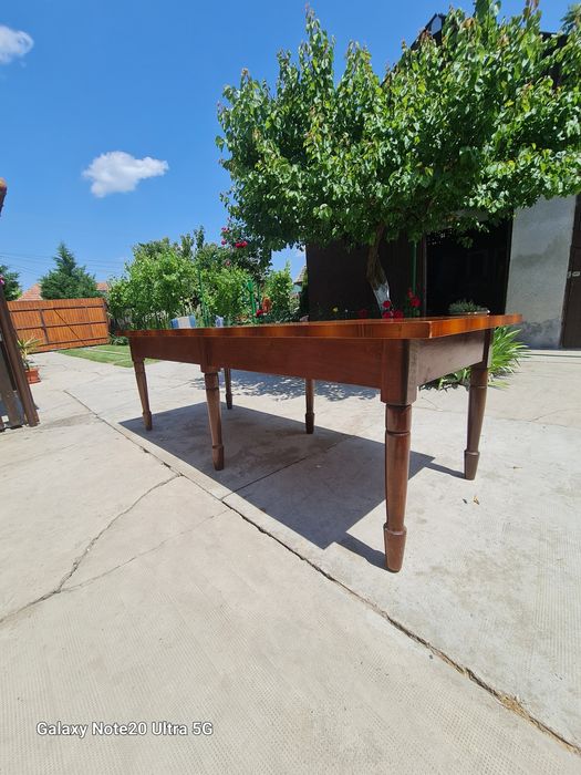 Masa, living, conferinte.