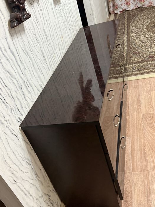 Комод с зеркалом