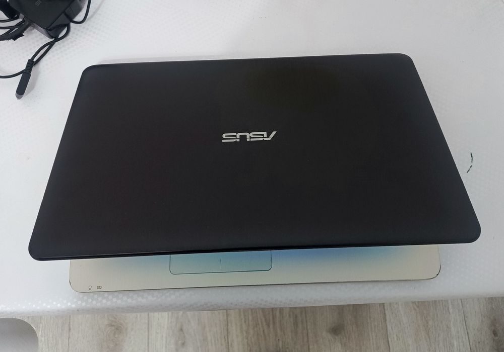 Ноутбук Asus в хорошем состоянии