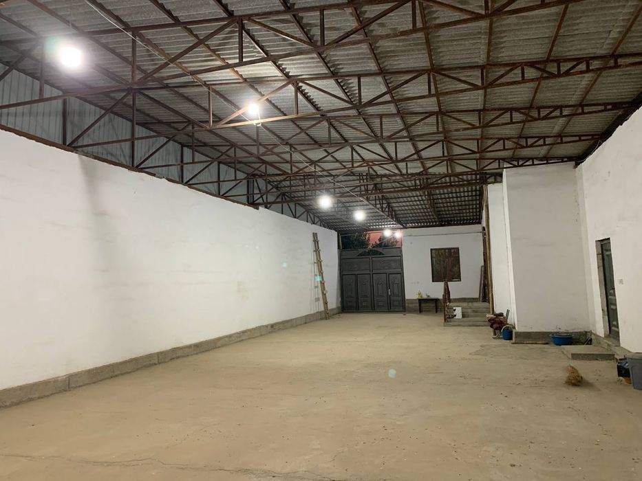 Barcha sharoitlarga ega UY SOTILADI