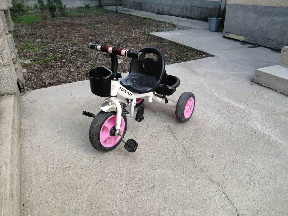 Коляска и трёхколёсный велосипед