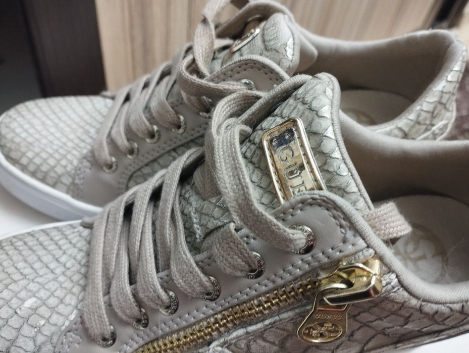 Обувки, маратонки guess гес