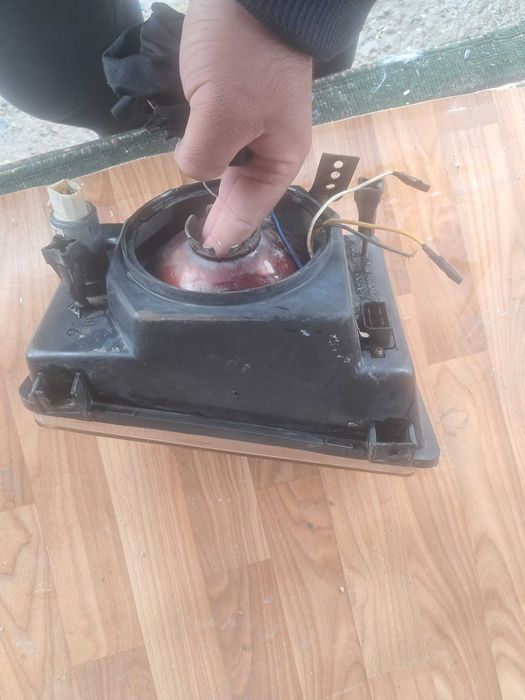 Продам фарь на волгу