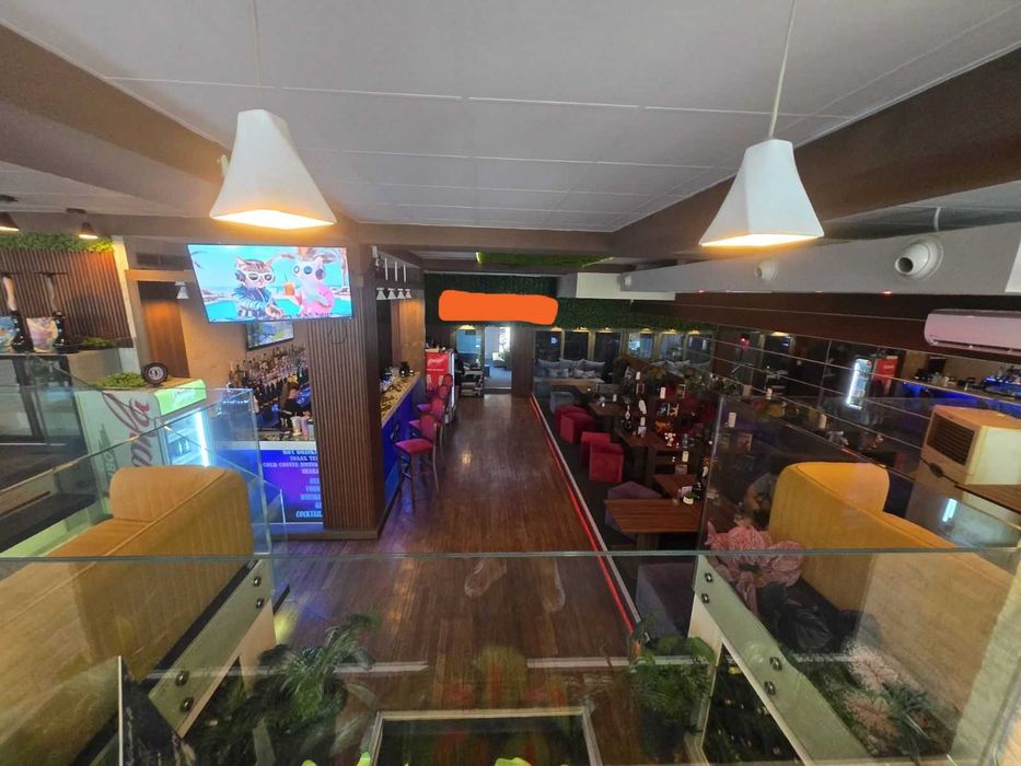 Ресторант и бар, Център