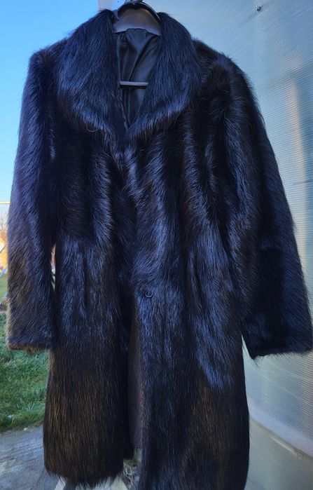 Haina din blana naturala de enot.