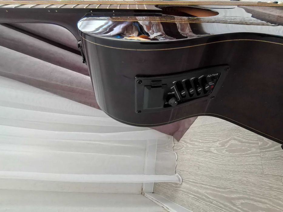 Продам аккустическую гитару