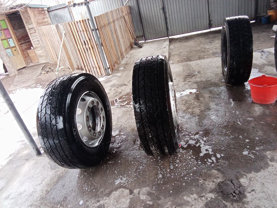 Два колеса с диском Goodyear 315.70.R22.5