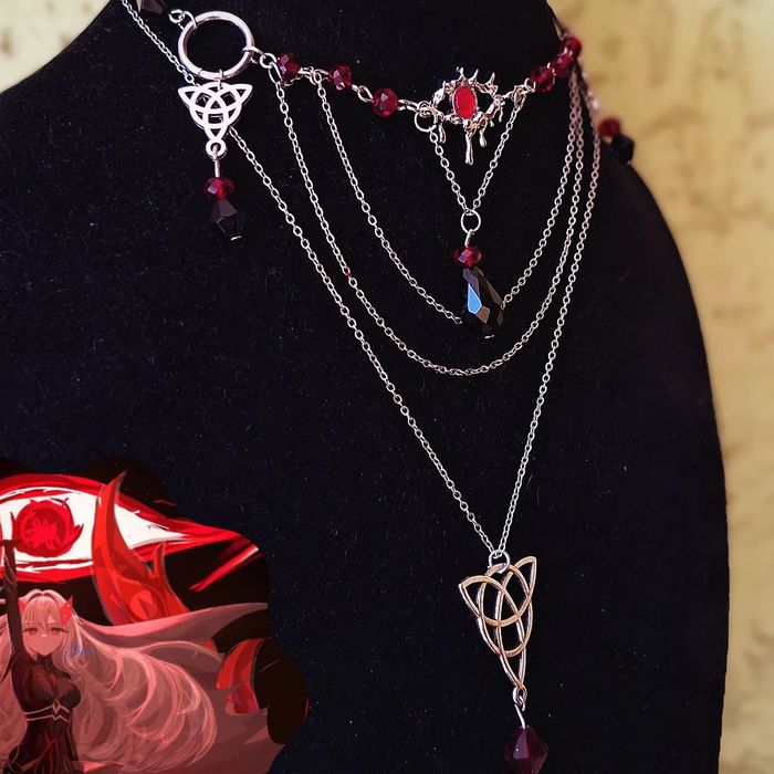 Обеци и гердани-готик, Луна, кристали, лунен камък, молец, чакри