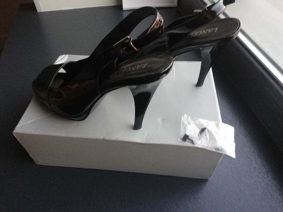 Продам туфли лакированные