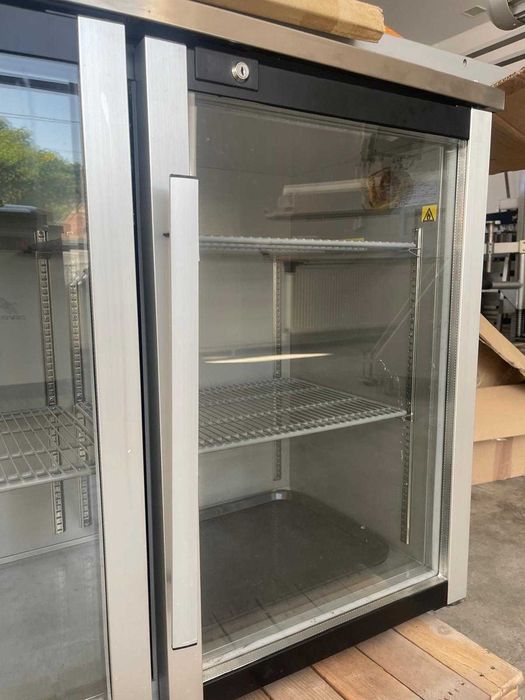 Vitrina frigorifica (Masa rece cu rafturi)