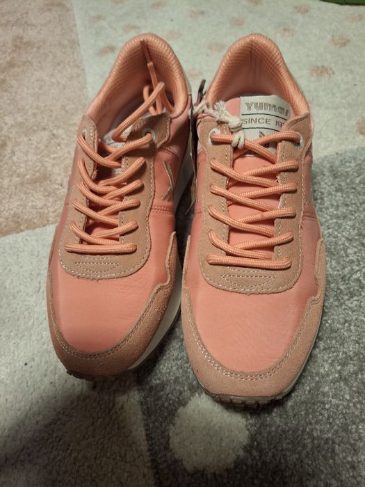 Adidasi noi cu eticheta marimea 36