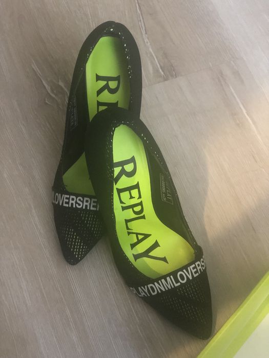 Обувки на ток на марките Replay, diesel