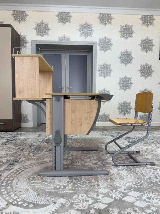 Стол рабочий в хорошем состоянии