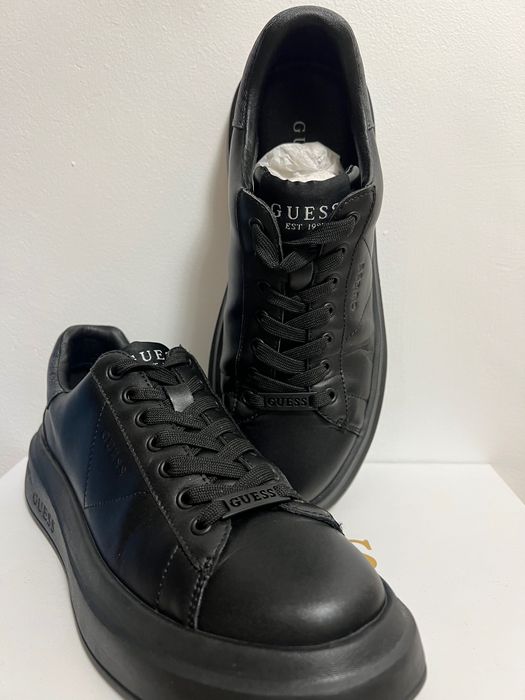 Обувки Guess нови