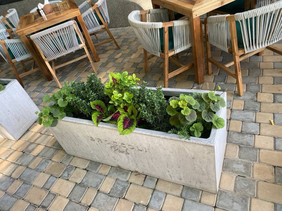 Скамейки и вазы высокого качества