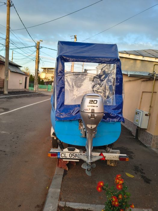 Barca cu motor honda