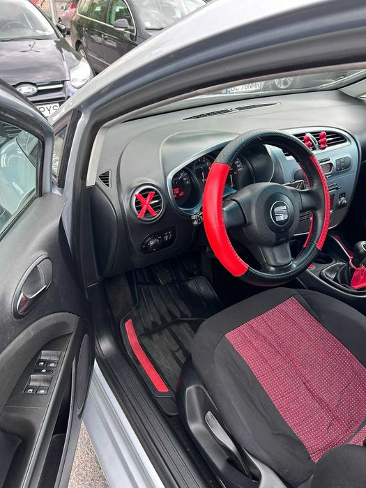 Seat Leon -- 1.6 Benzina -- 102CP --115.000 KM -- Manuala -- Proprietar