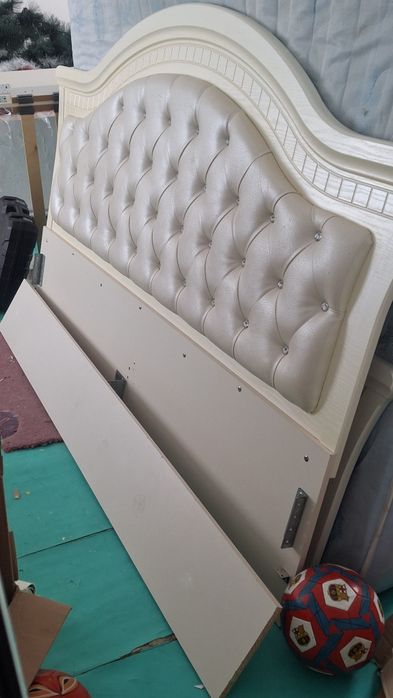 Двухспальная кровать