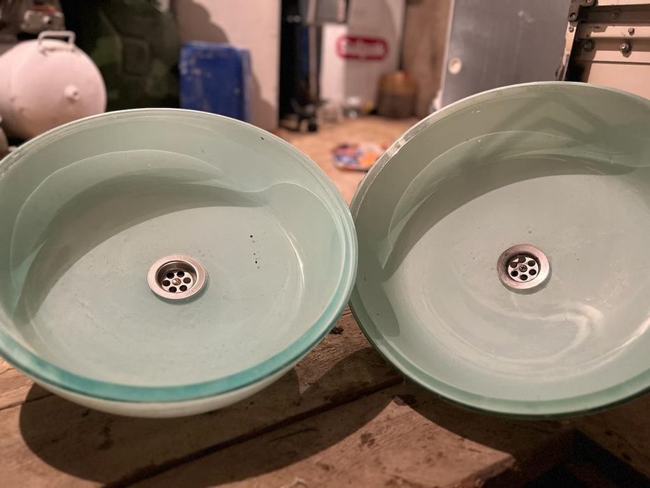 Кресло и раковина для парикмахерских