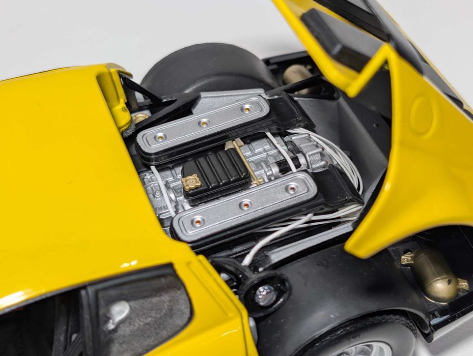 Macheta Kyosho 1:18, Ferrari 365 GT4