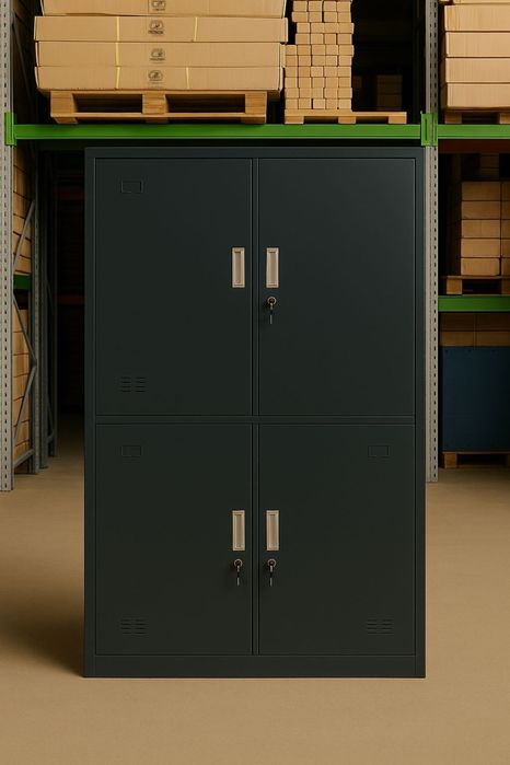 Метален шкаф с метални рафтове / гардеробна