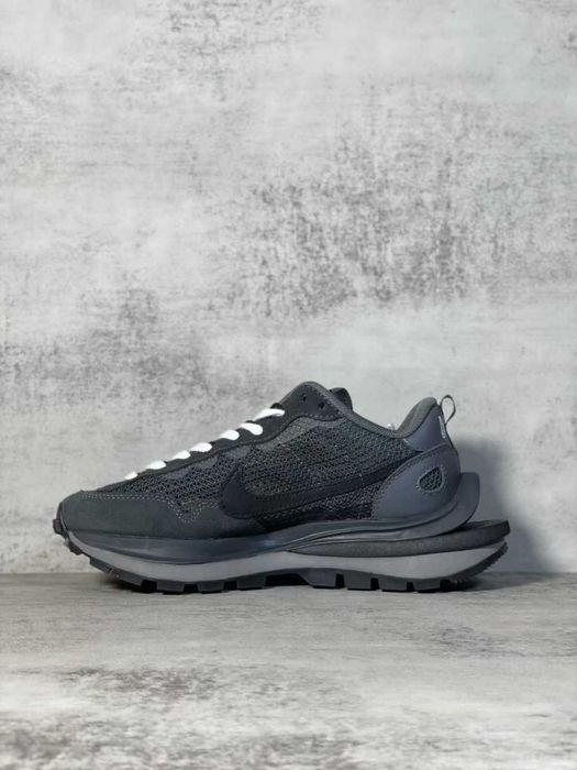 Нови дамски маратонки Nike Vaporwaffle sacai Black grey