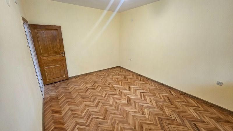 Дава се под наем Двустаен апартамент в София, Иван Вазов - 60 кв.м за 600 € - Снимка #2