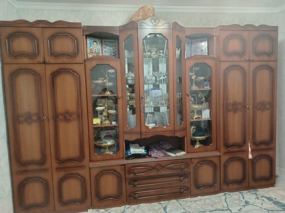 Продам стенку торг уместен