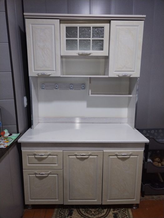 Кухонный буфет сотилади янги