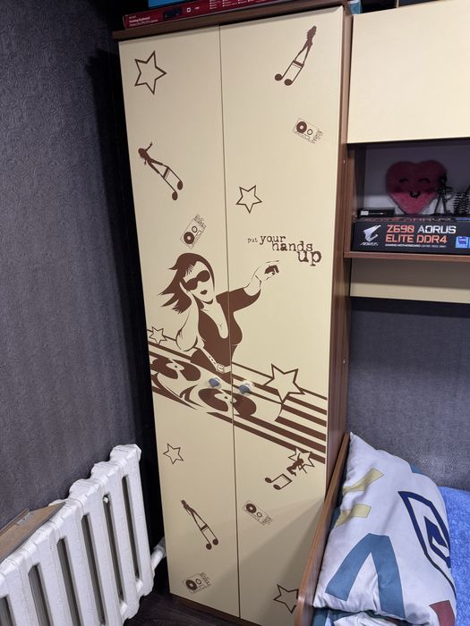 Продам Подростковую спальную гарнитуру