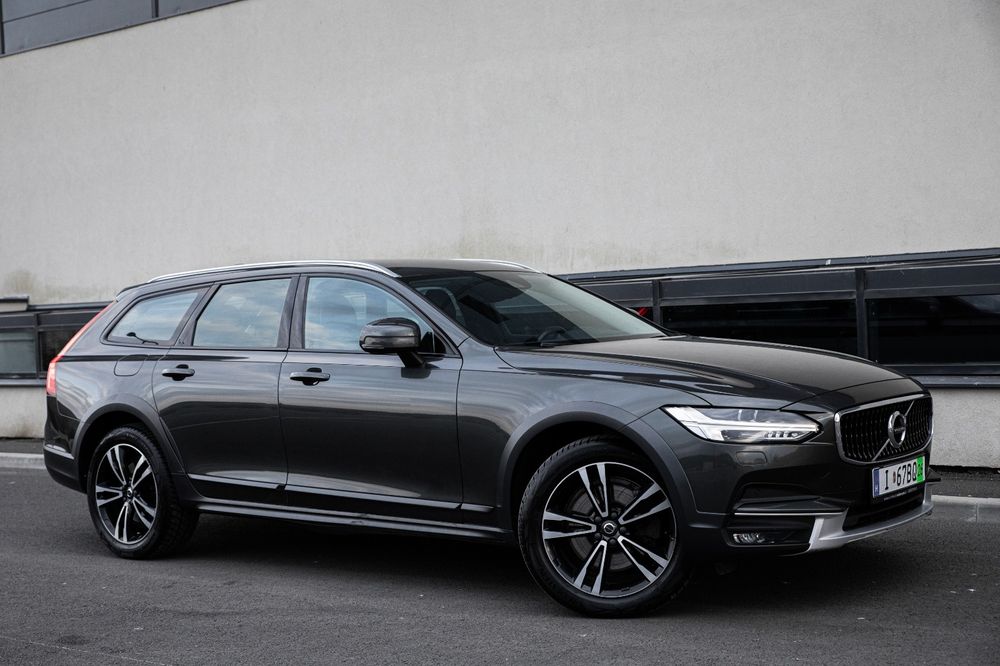 Volvo v90 cross country