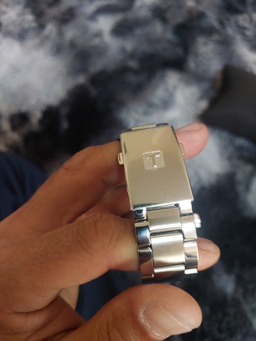 Срочна продам аригинал тиссот новий шветцари не ношений