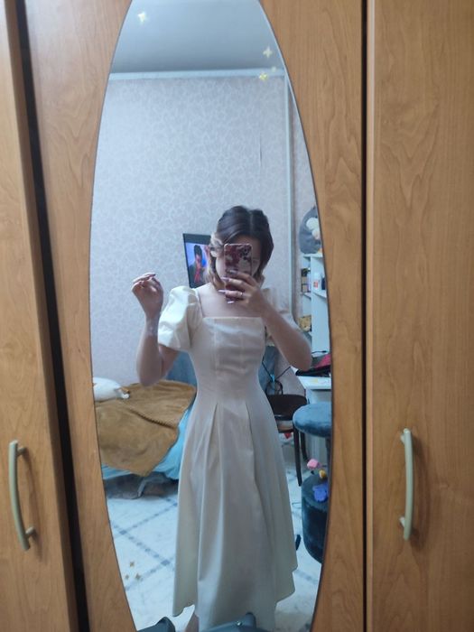 Бежевое платье S