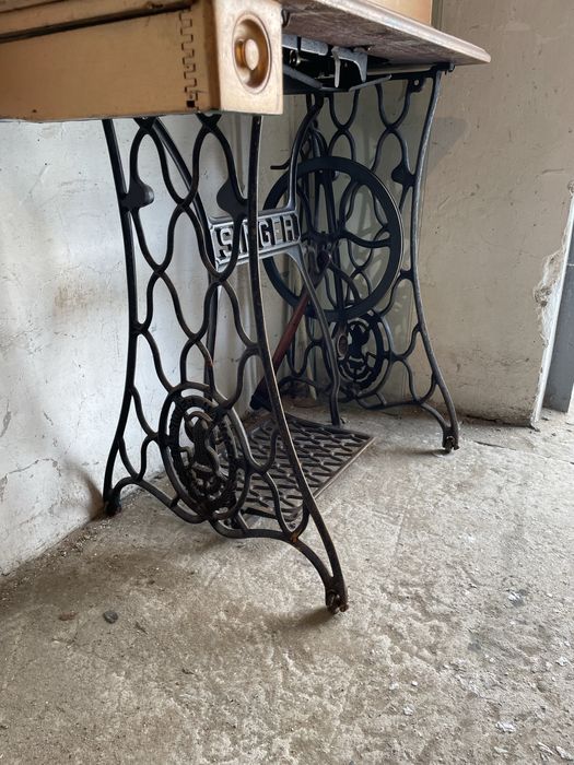 Продам швейную машинку.