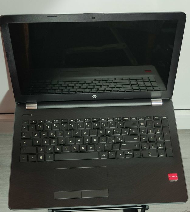 Laptop HP procesor AMD Ryzen 3 15.6 Full HD 8GB 256GB SSD 2Gb video