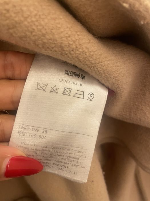 Бежово палто Valentino