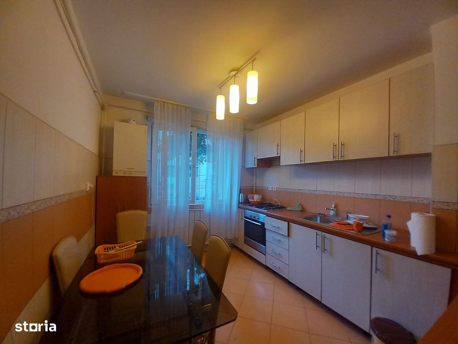 Florilor - in spate la BT, apartament 3 camere, la etajul 1 !