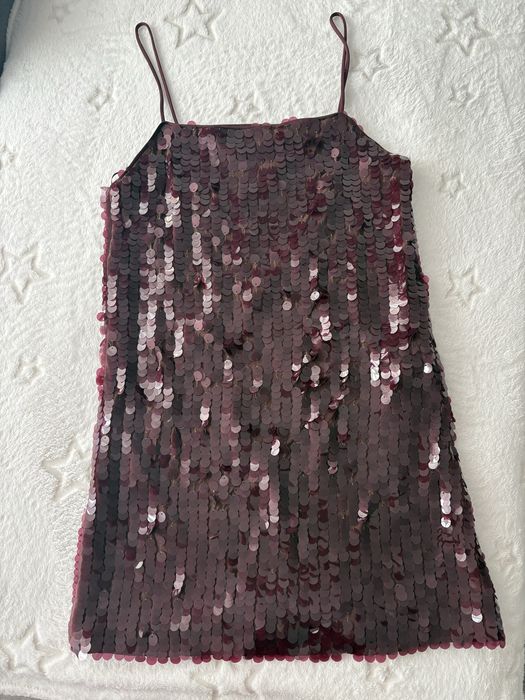 Официлана червена рокля STRADIVARIUS и Розова рокля на марката LUSY