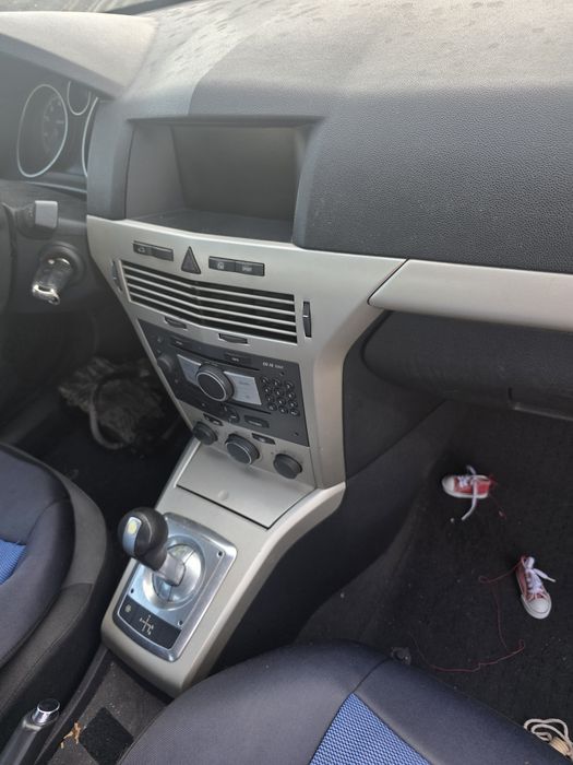 Dezmembrez opel astra h sedan 1.6 xer easytronic
