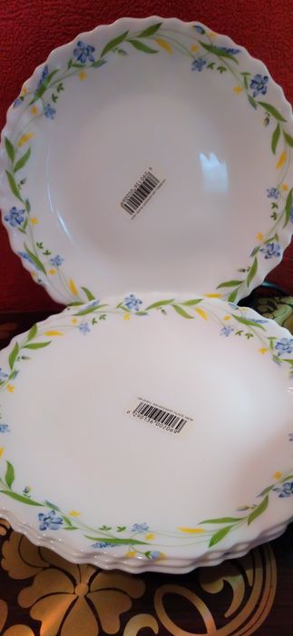 Набор тарелок   для   сервировки стола, Франция