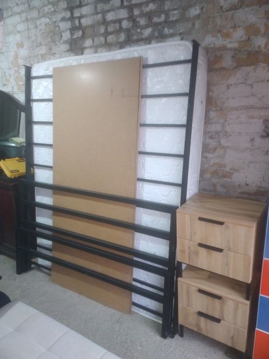 Продаётся крават железный с 2 тумба