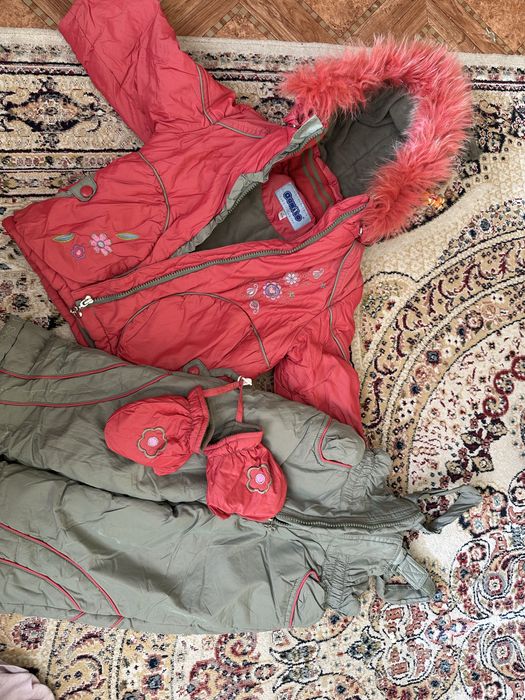 Куртка для девочек, даром…………………………………………………………………………………………………………………..