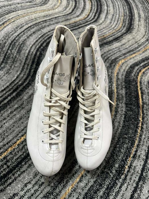 Фигурни кънки за лед